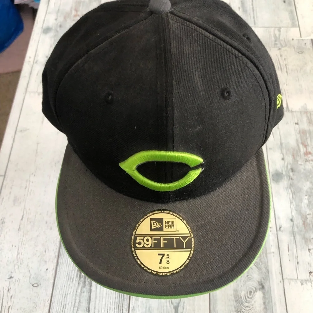 Cincinnati Reds New Era Black and Green 59FIFTY Cap Unisex